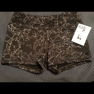 FLEO shorts NWT